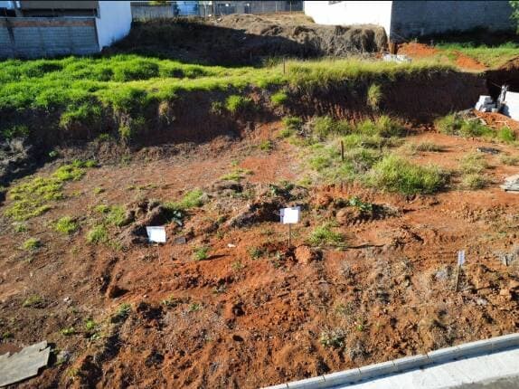TERRENO COM DIMENSÕES IDEAIS (12x25) NO CIDADE VERGANI: 300m² para Construção Ampla