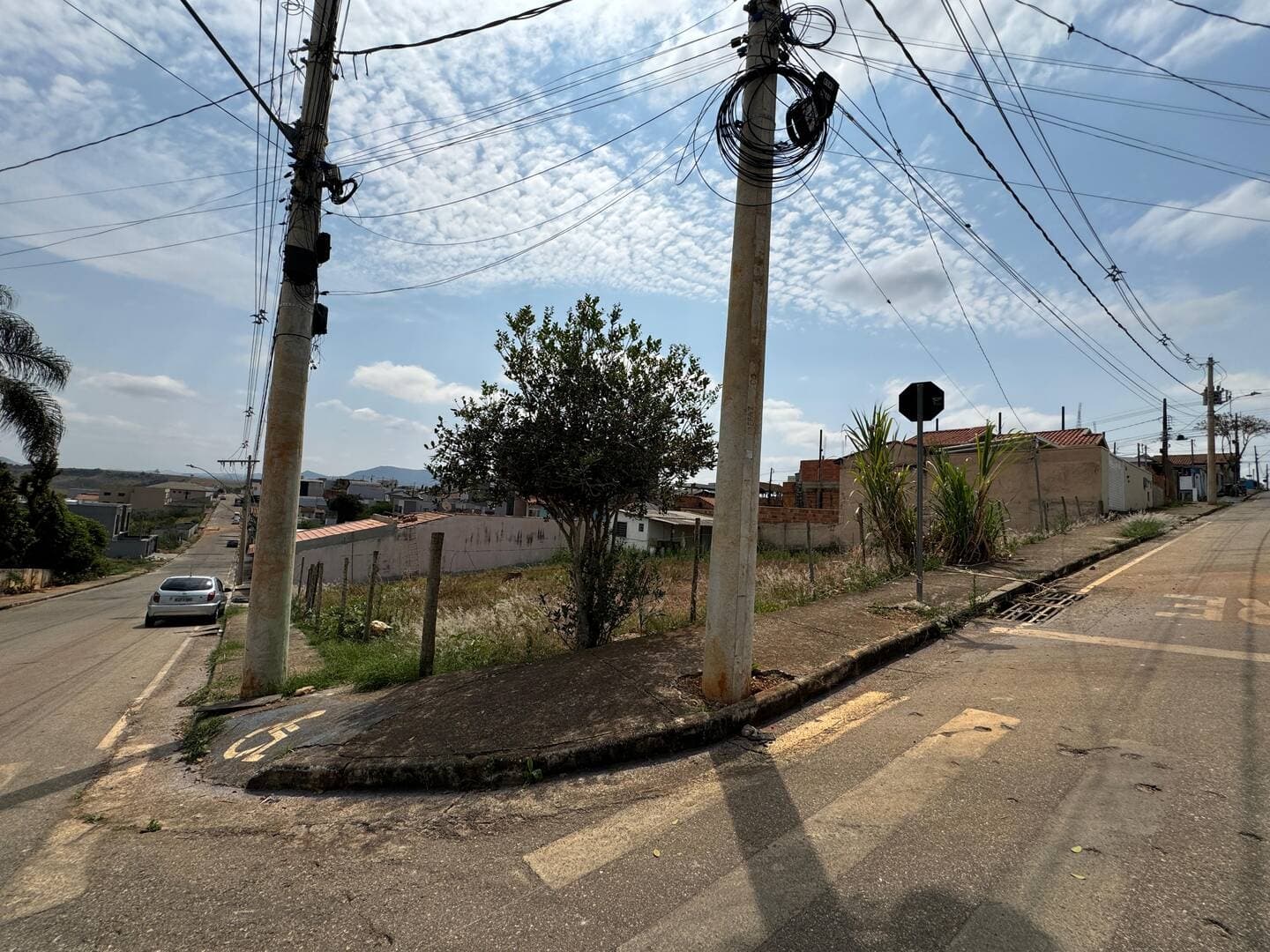 SUPER OPORTUNIDADE DE INVESTIMENTO: Venda de 2 LOTES de 300m² (Total 600m²) no Cidade Vergani