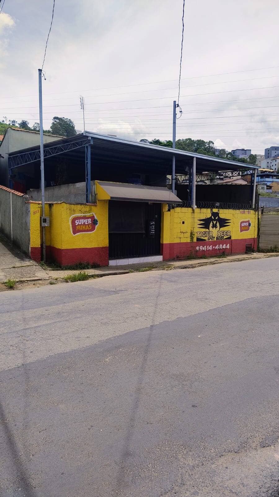 CASA FAMILIAR GRANDE C/ PONTO COMERCIAL NO FAISQUEIRA: 5 Quartos, Lote 250m² e Renda Extra!